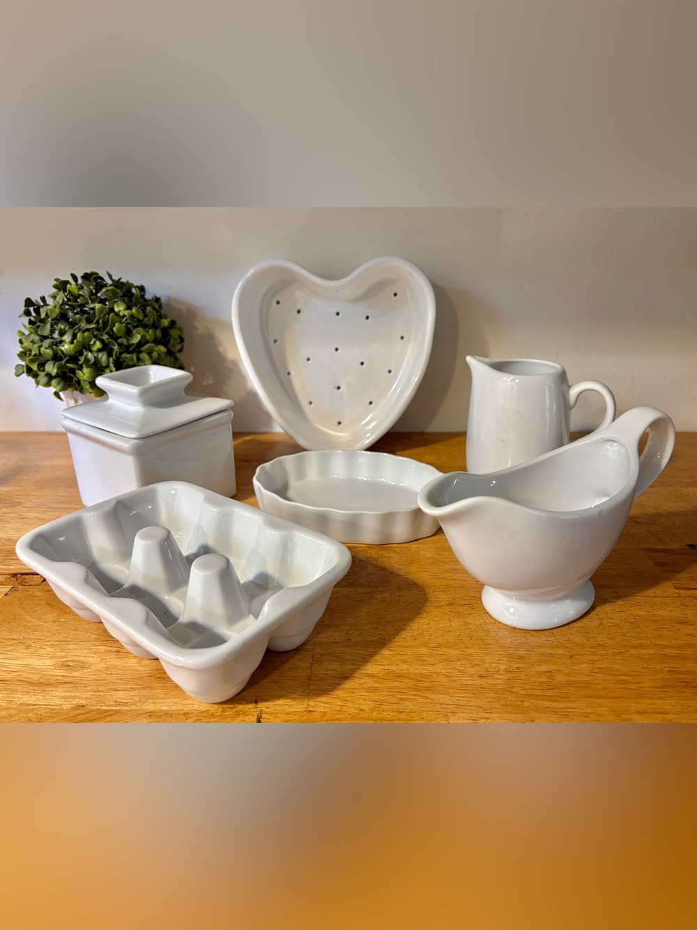 6 PIECE COLLECTION OF WHITE SPECIALTY DISHWARE